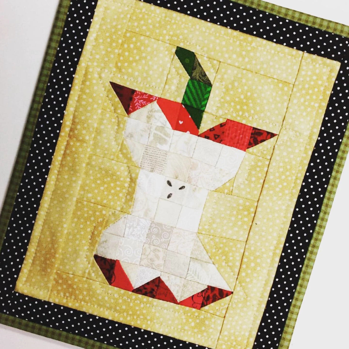 Patchwork Mac Apple & Core Petite Patchwork Mini Quilt | PDF Pattern – berrybirdy.com