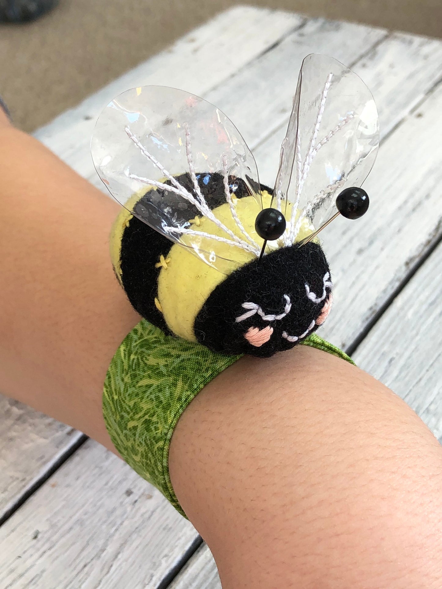Bitty Bee Wrist Pincushion | PDF Pattern